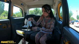 Falsa Taksio Big Tits Megan Inky Fucked Sensless en la Sunbrilo