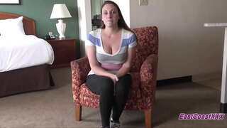 Big Kabar ingkang mboten mesthi MILF nyedot lan kawin wong loro ing audisi