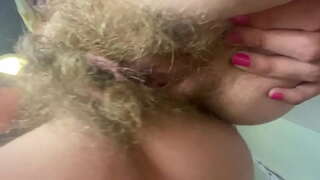 Tantsimine karvane tuss amatöör