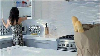 PureMature مارٹینی موڑ پر ساتھ ماں Veronica Avluv