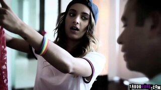 Čadas einant į familys namų, esančių vertus Klausos jam enter