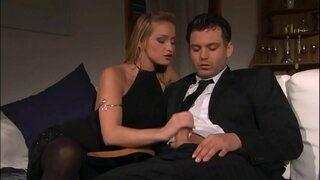 Вистински Анален со целосно Задоволство за PornStar Katia Nobili и нејзините млади Маало - (HD Сцена)