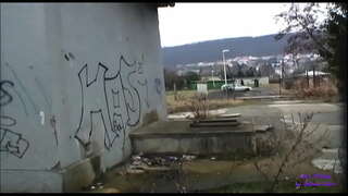 Các cô gái rất hứng tình và cô phải đi ngay cả trên đường phố